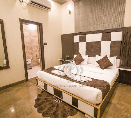 Hotel Pardesi Haridwār Exterior foto